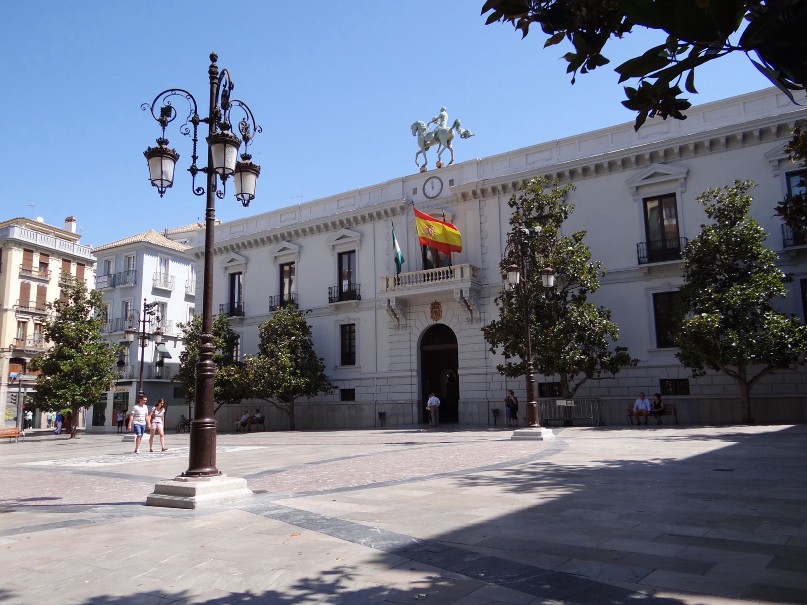 Plaza del Carmen y Ayuntamiento de Granada, escenario del encendido y del Pendón