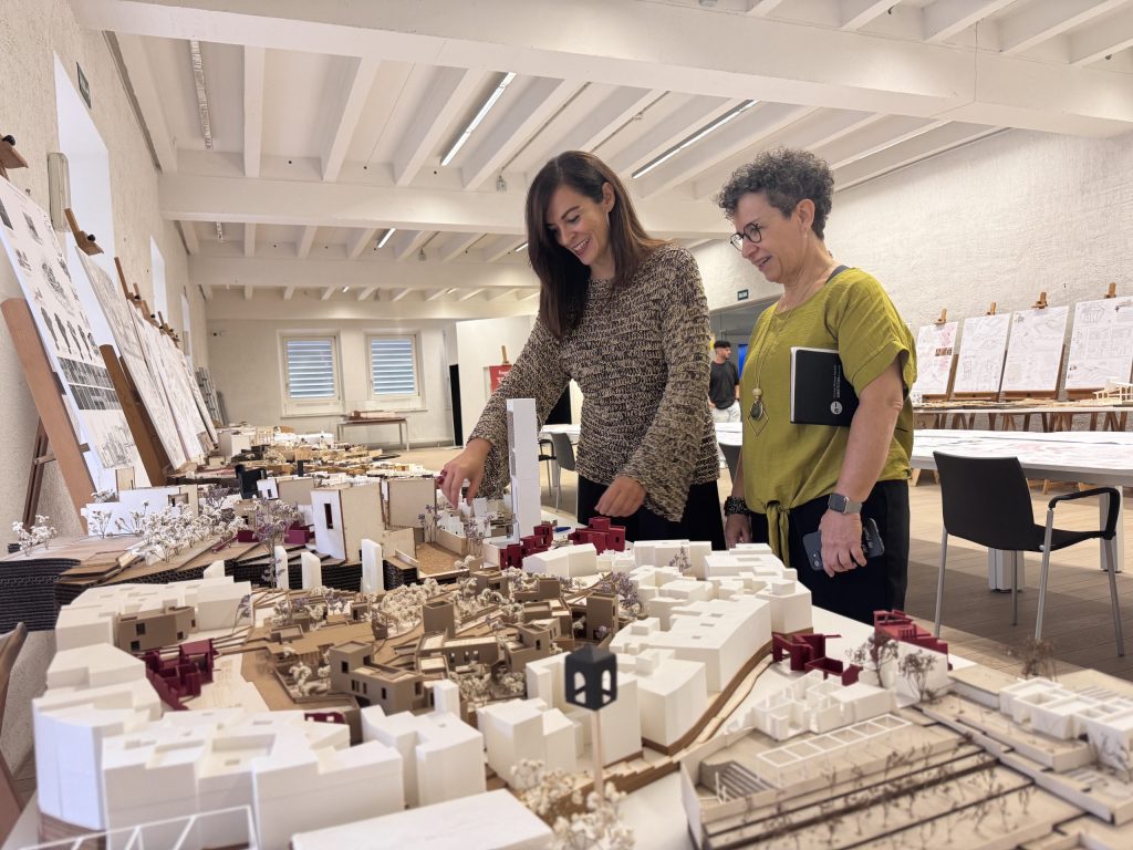 Imagen de la noticia: La Escuela de Arquitectura orienta sus trabajos de fin de máster a retos de Granada