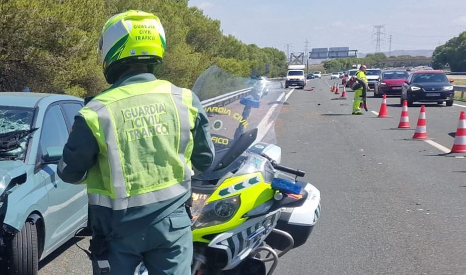 Imagen de la noticia: Muere una persona en una colisión múltiple en la A-92 a su paso por Huétor Tájar