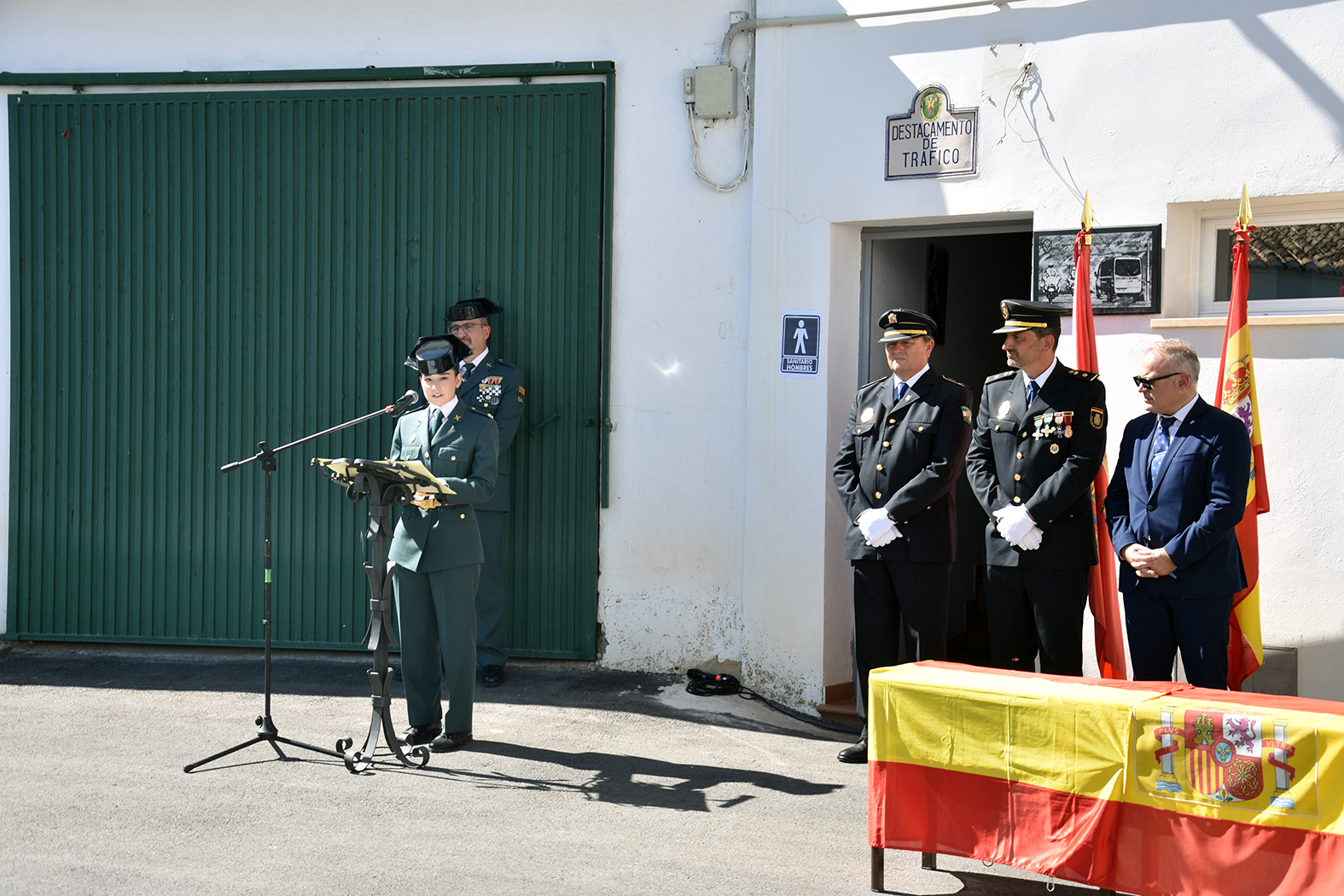 Imagen de la noticia: Baza homenajea a la Guardia Civil en el día de su patrona, la Virgen del Pilar