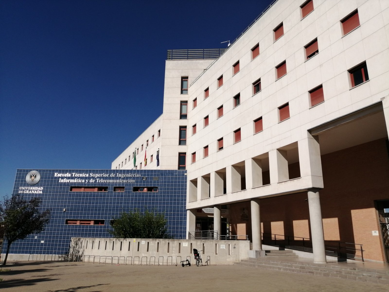 Imagen de la noticia: La ETSIIT de Granada coloca la primera piedra de su nuevo edificio