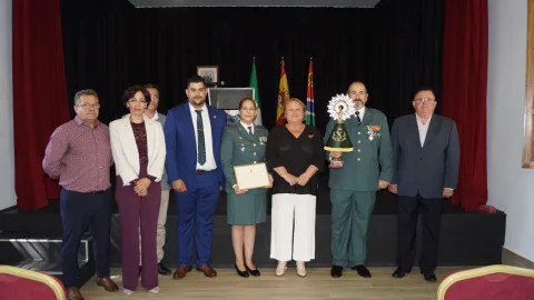Imagen de la noticia: Cenes de la Vega reconoce a la Guardia Civil de Güéjar Sierra en el día de su patrona
