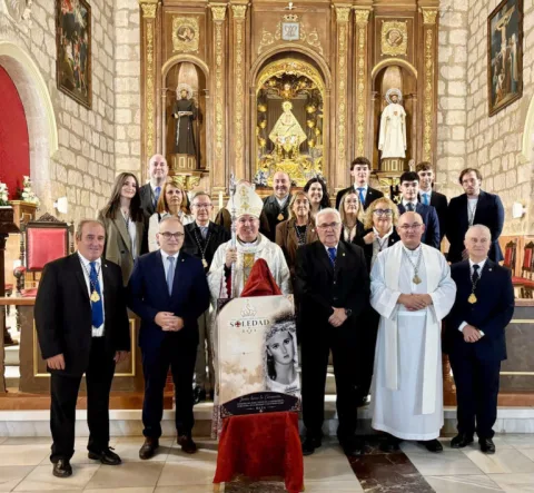Imagen de la noticia: El Ayuntamiento de Baza acompaña a la Cofradía de la Soledad en la coronación de su titular