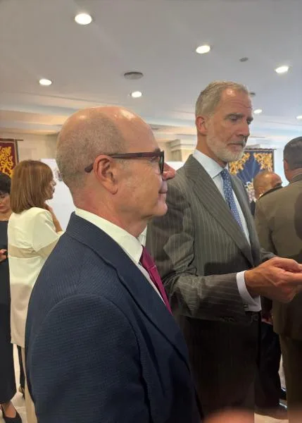 Imagen de la noticia: El rector de la UGR acompaña a los reyes en su visita a Melilla