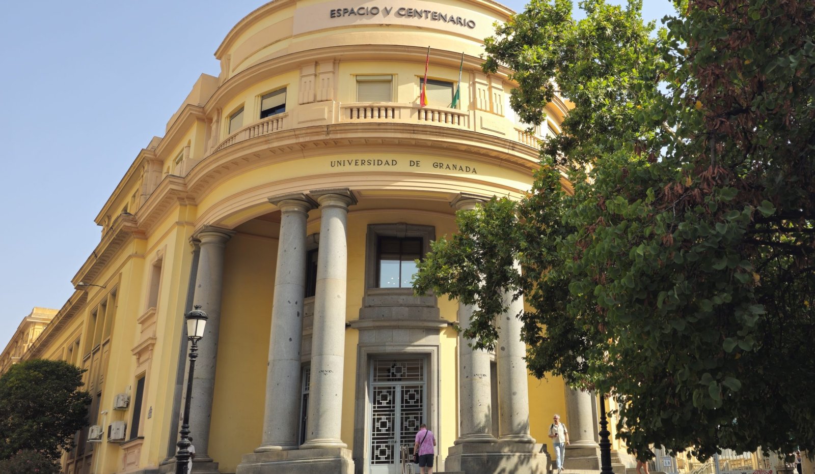 Imagen de la noticia: La UGR abre 60 plazas de terapia psicológica grupal para su personal