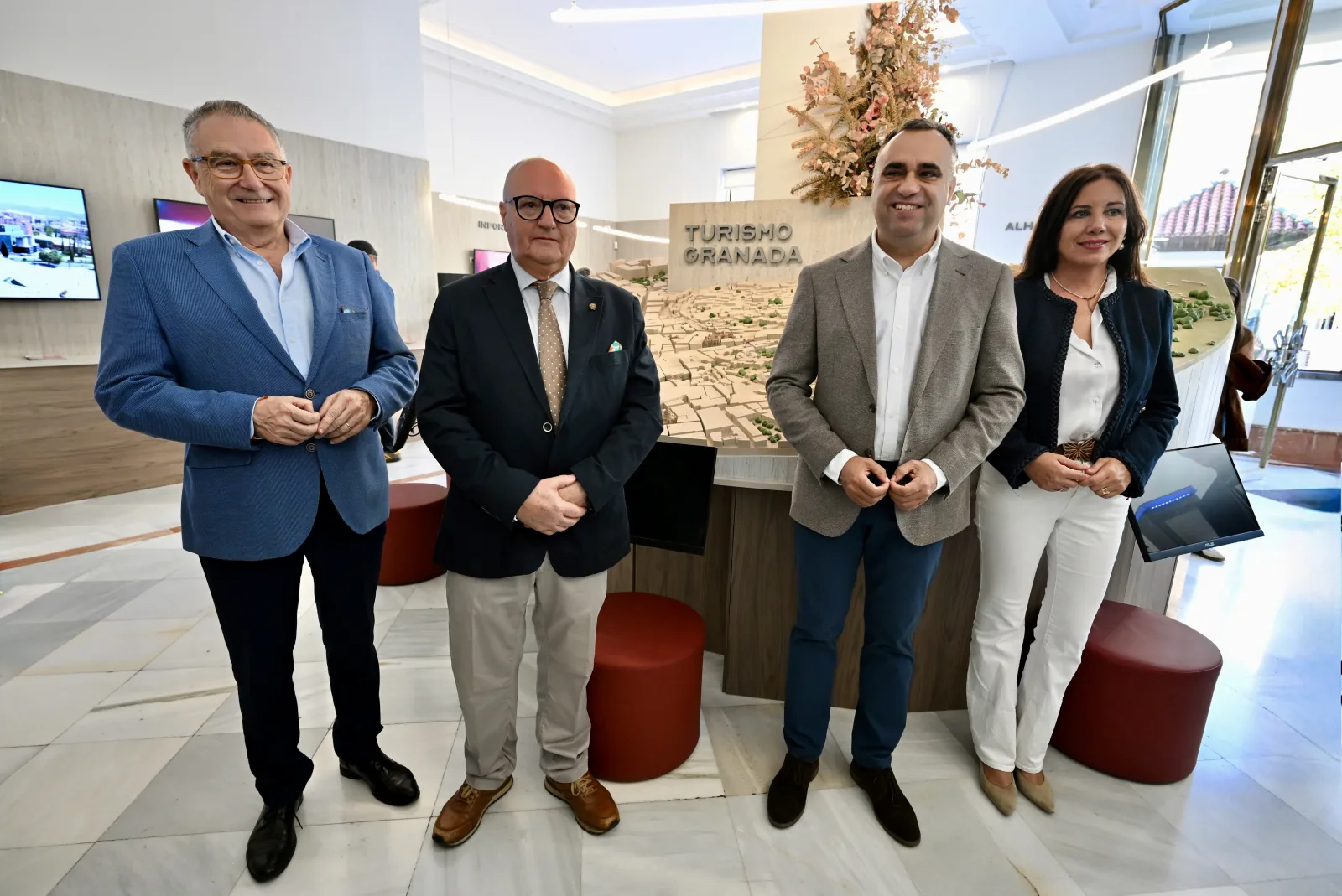 Imagen de la noticia: El Patronato de Turismo de Granada destina más de cuatro millones a que el aeropuerto sea base de una aerolínea