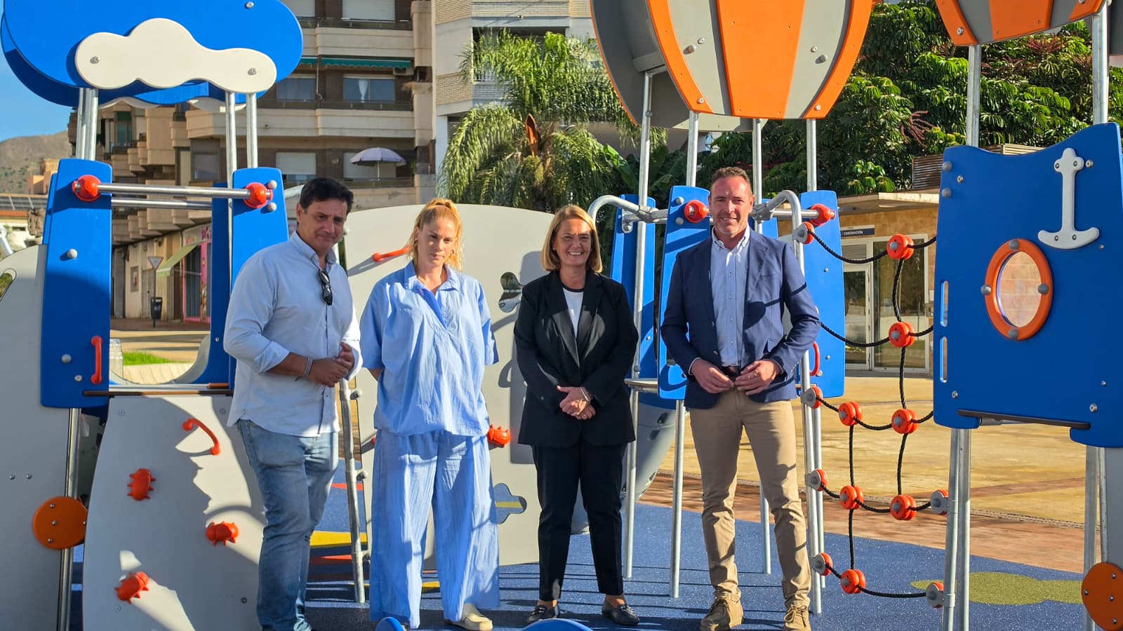 Imagen de la noticia: Motril abre dos parques infantiles renovados en la Plaza de la Coronación y la calle Rafael Alberti
