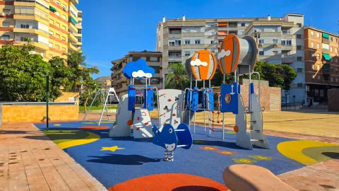 Imagen de la noticia: Motril abre dos parques infantiles renovados en la Plaza de la Coronación y la calle Rafael Alberti