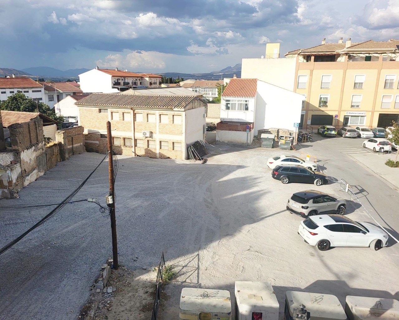 Imagen de la noticia: Cúllar Vega abre 12 plazas de aparcamiento junto al Ayuntamiento