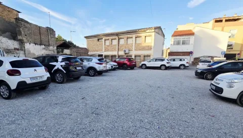 Imagen de la noticia: Cúllar Vega abre 12 plazas de aparcamiento junto al Ayuntamiento