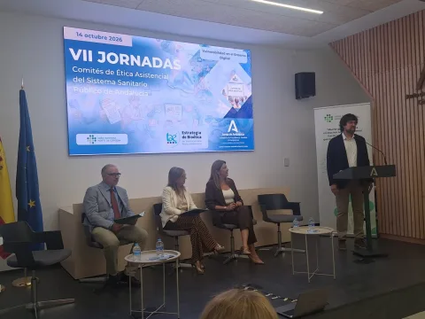 Imagen de la noticia: Los comités de ética asistencial andaluces abordan la vulnerabilidad que crea la digitalización sanitaria