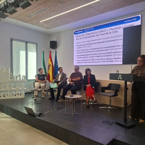 Imagen de la noticia: Los comités de ética asistencial andaluces abordan la vulnerabilidad que crea la digitalización sanitaria