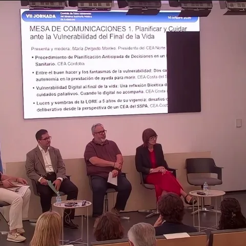 Imagen de la noticia: Los comités de ética asistencial andaluces abordan la vulnerabilidad que crea la digitalización sanitaria