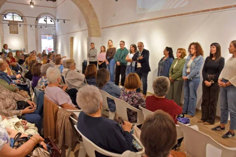 Imagen de la noticia: Mujeres de los ocho pueblos de Baza plantan un olivo y leen un manifiesto por el medio rural
