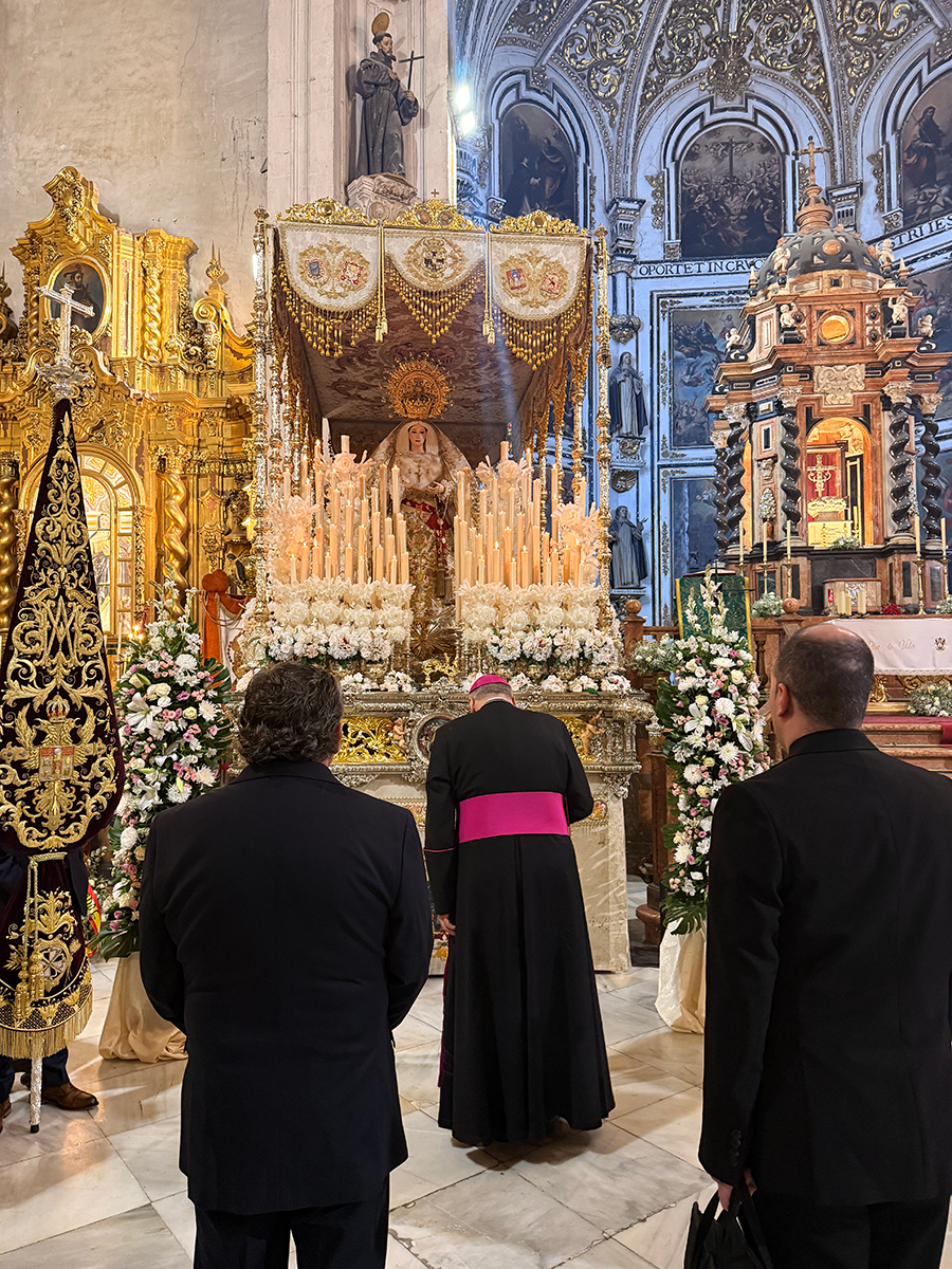 Imagen de la noticia: La Hermandad de la Santa Cena cierra su centenario con una misa y la bendición de un nuevo nimbo