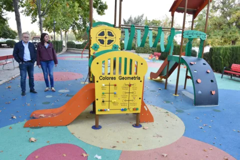 Imagen de la noticia: Baza renueva los parques infantiles de Los Prados y la Constitución