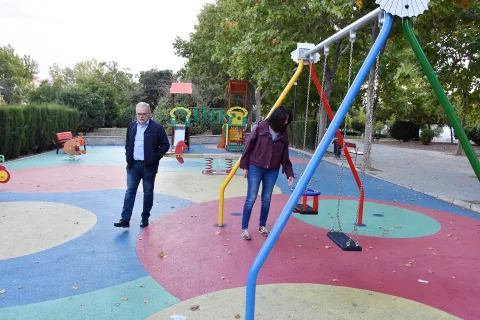 Imagen de la noticia: Baza renueva los parques infantiles de Los Prados y la Constitución