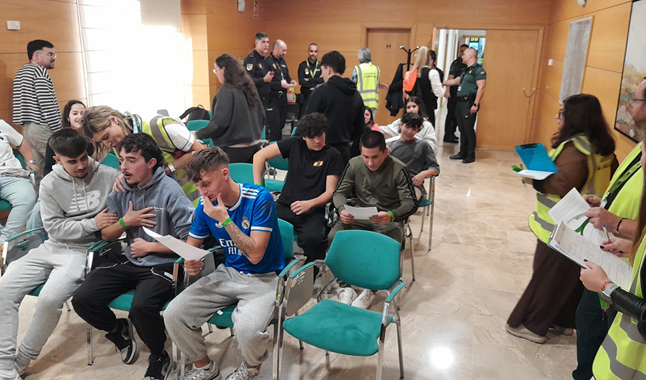 Imagen de la noticia: El aeropuerto de Granada prueba la atención a pasajeros y familiares en un simulacro de accidente aéreo