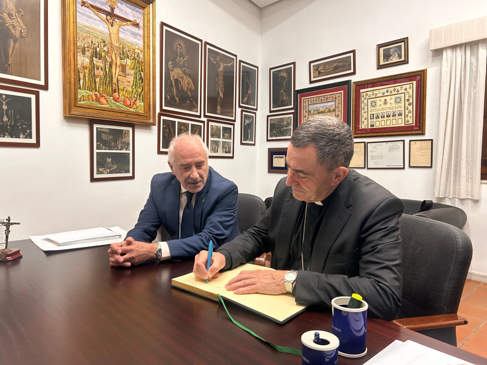 Image for the story: The bishop of Palencia defends the role of the brotherhoods with young people