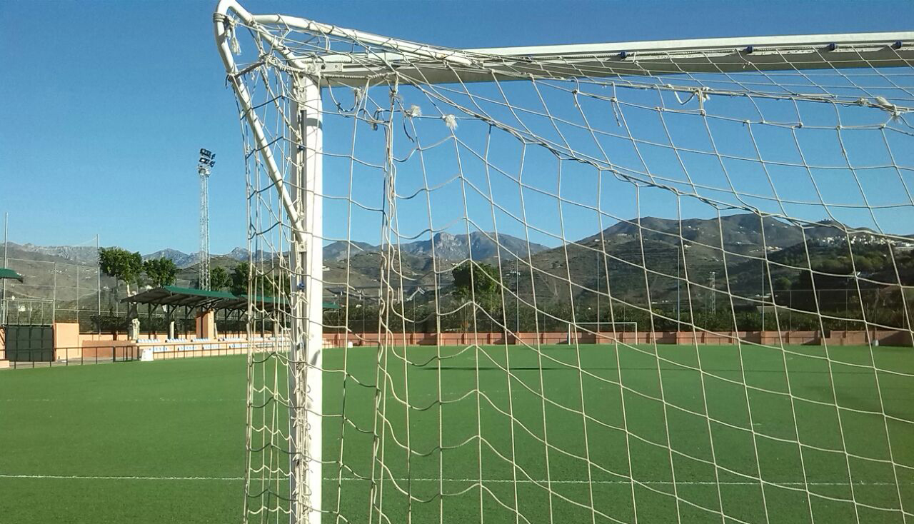 Imagen de la noticia: Almuñécar estrena un campo de fútbol 5 junto al estadio Francisco Bonet