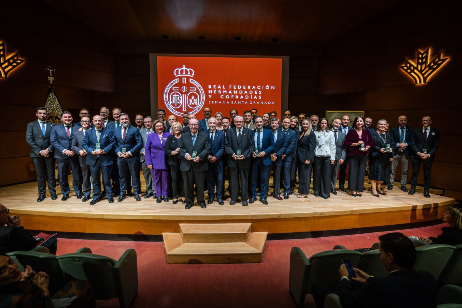 Imagen de la noticia: La Federación de Cofradías reconoce a instituciones y expresidentes en su Gala del Centenario
