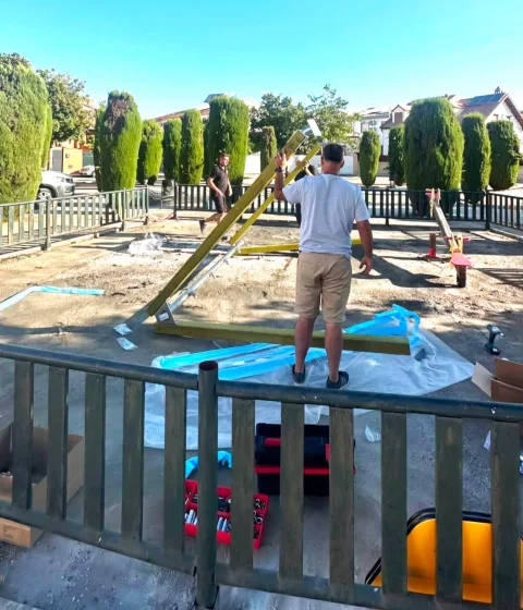 Imagen de la noticia: Cúllar Vega estrena juegos nuevos en dos parques infantiles