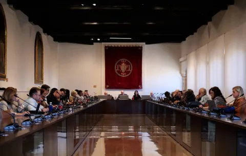 Imagen de la noticia: La UGR aprueba 206 plazas de empleo para personal de administración y servicios