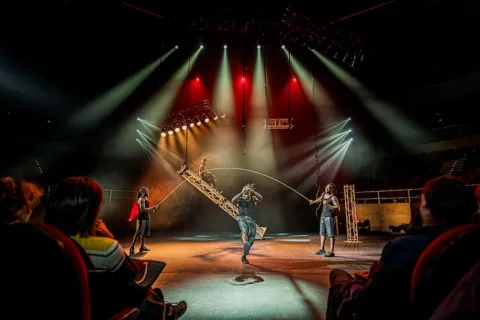Imagen de la noticia: Teatro Alhambra: migración y concierto acústico esta semana