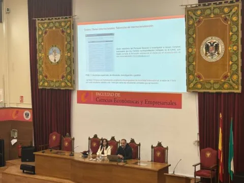 Imagen de la noticia: Unos 70 coordinadores de másteres de la UGR abordan la internacionalización
